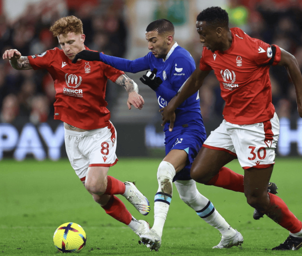 九游体育-英超冲刺阶段走向成谜，拉齐奥篮板制胜，质疑声仍在，年轻球员得到机会